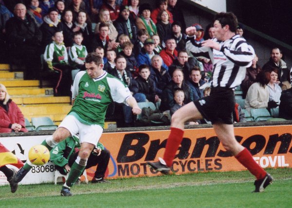 Nick Crittenden keeps his eye carefully on the ball