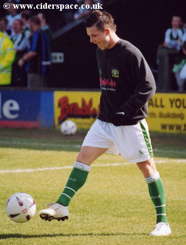 Kevin Gall in pre-match warm-ups