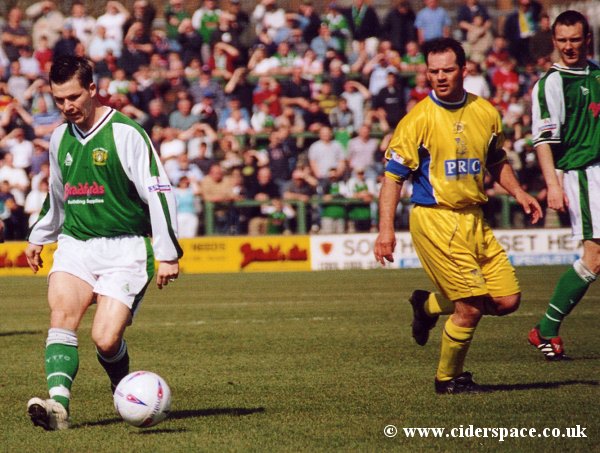 Kevin Gall makes an early forward run