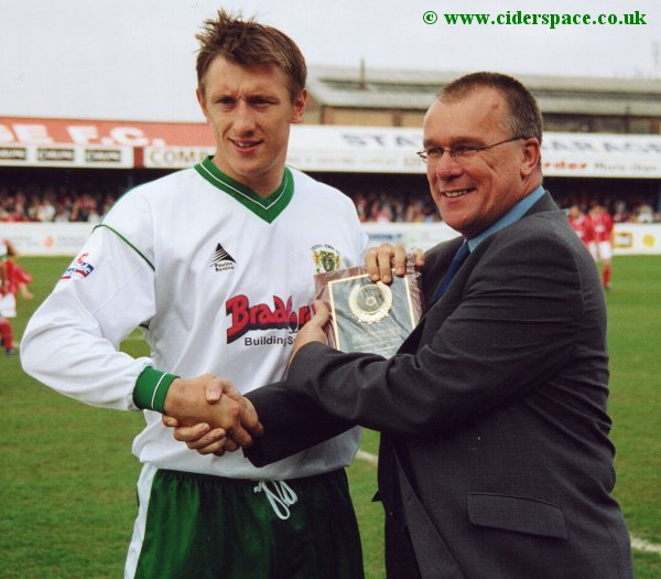 Kirk Jackson receives his Goalscorer of the Month plaque for March 2003 from Conference Chief Executive John Moules