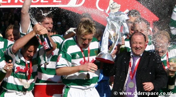 Terry Skiverton and Gary Johnson lift the trophy